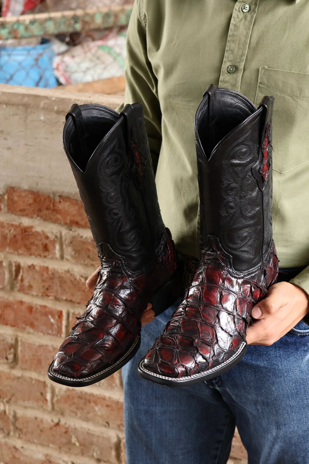 Cowboy Bulldog Pirarucu Black Cherry