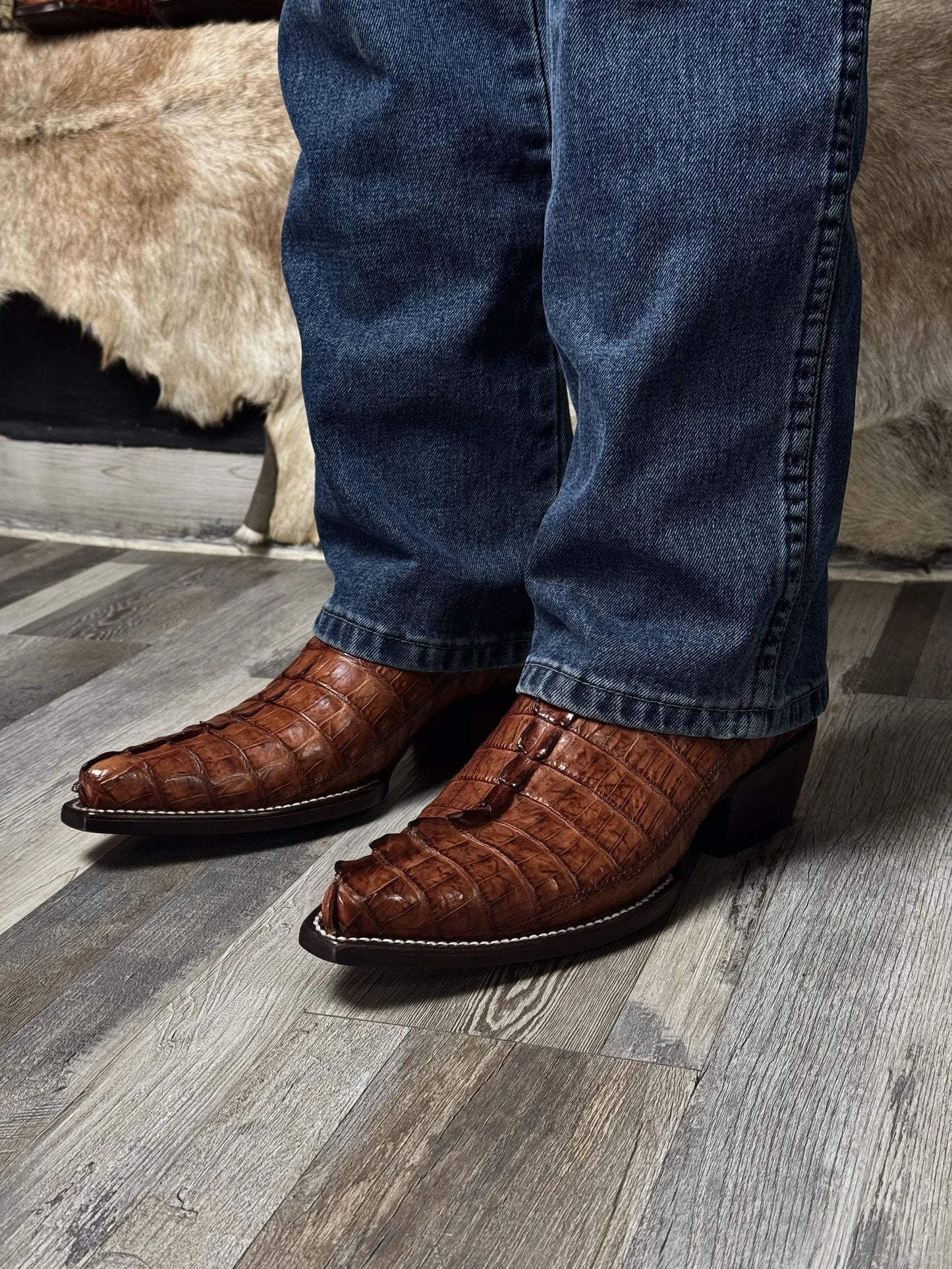Cowboy Texana Cola Cocodrilo Cognac