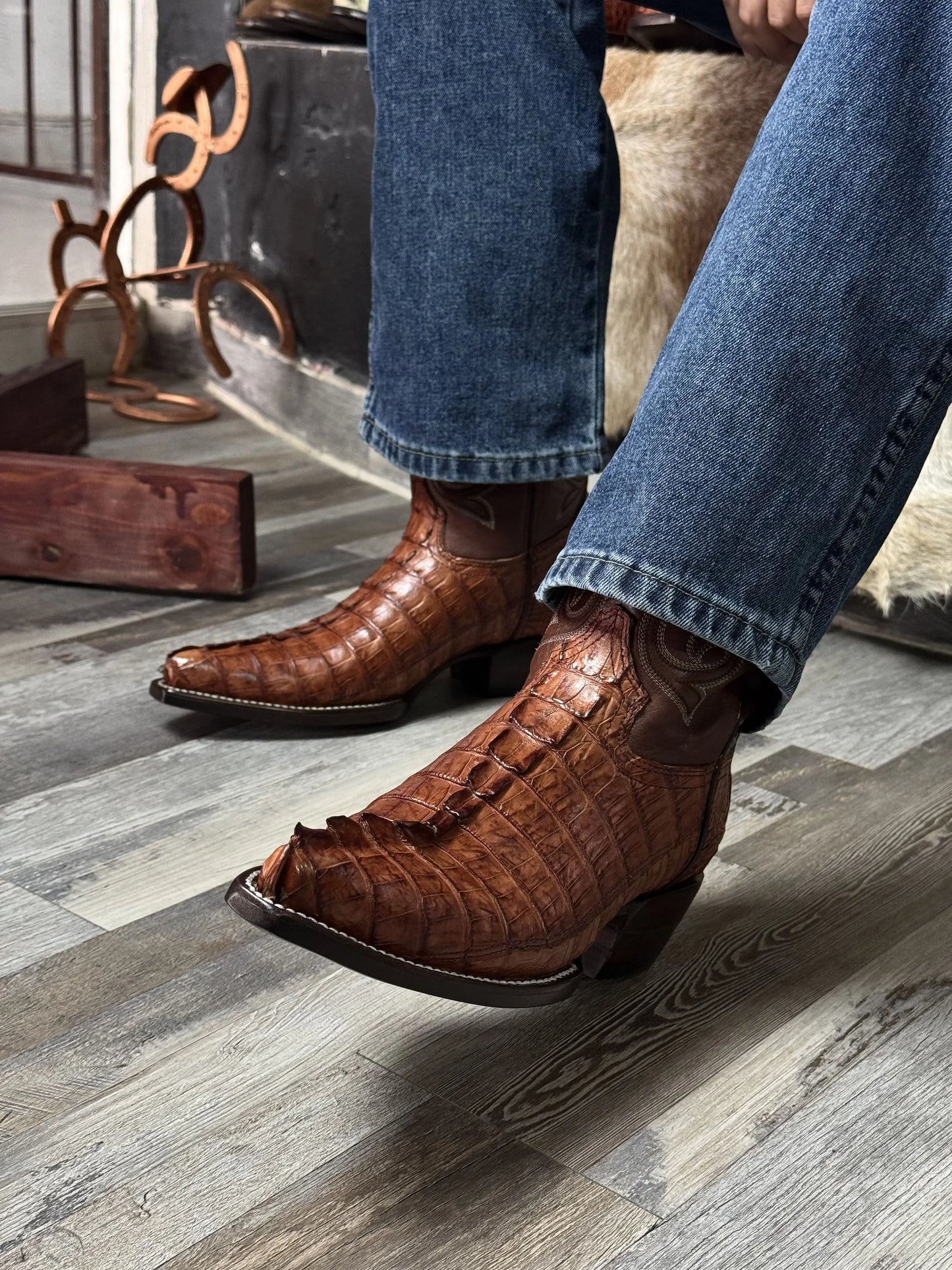 Cowboy Texana Cola Cocodrilo Cognac