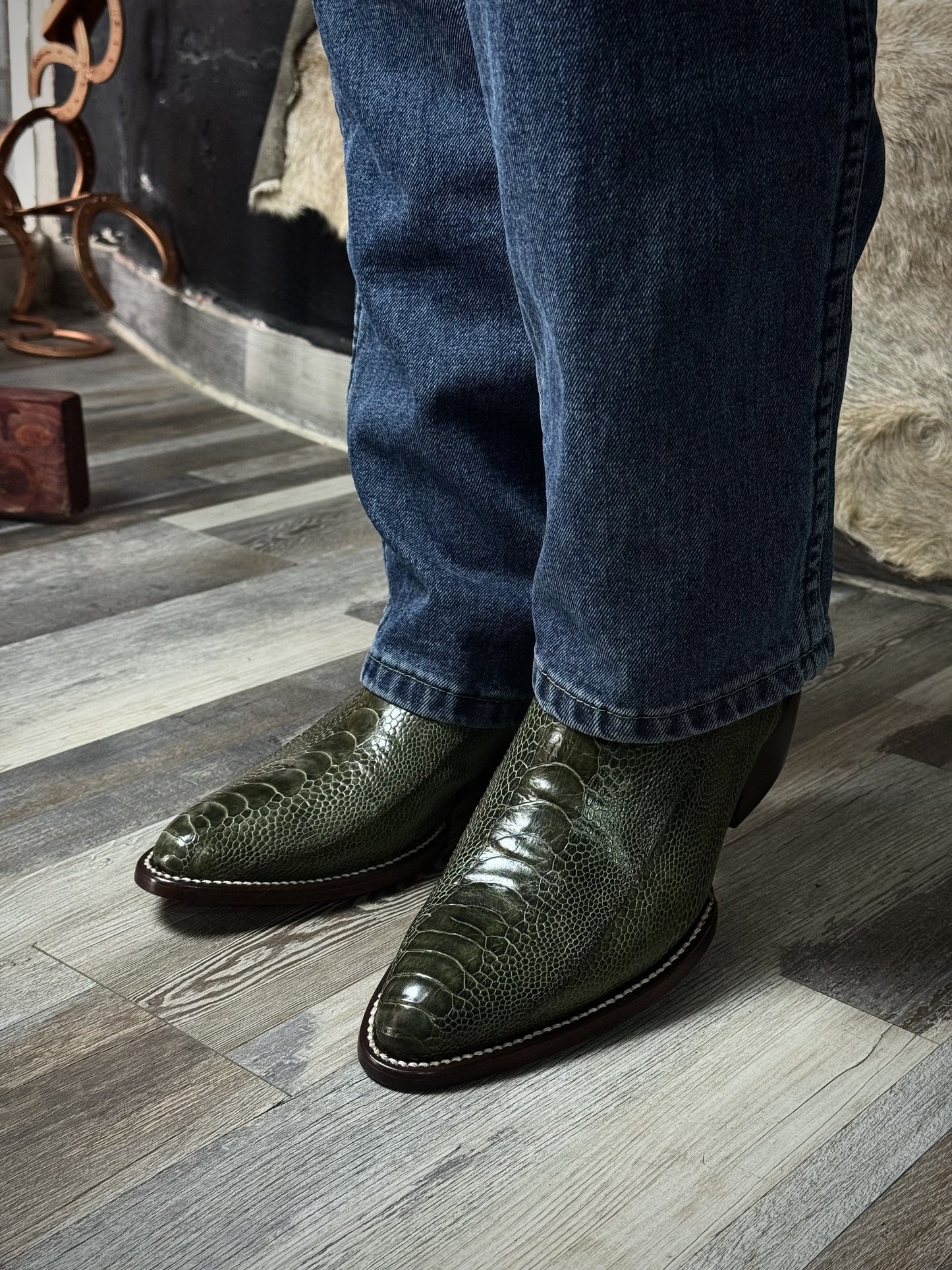 Cowboy Oval Clásica Pata Avestruz Verde